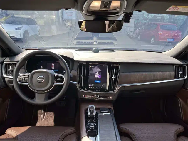 Volvo S90 — Фото автомобиля 13