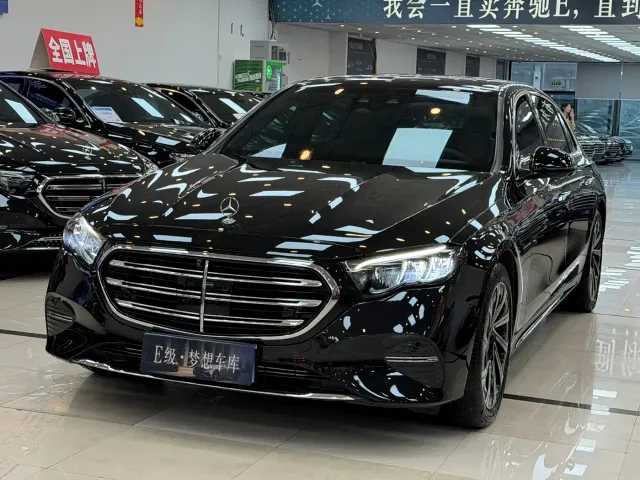 Mercedes-Benz E-Class — Фото автомобиля 3