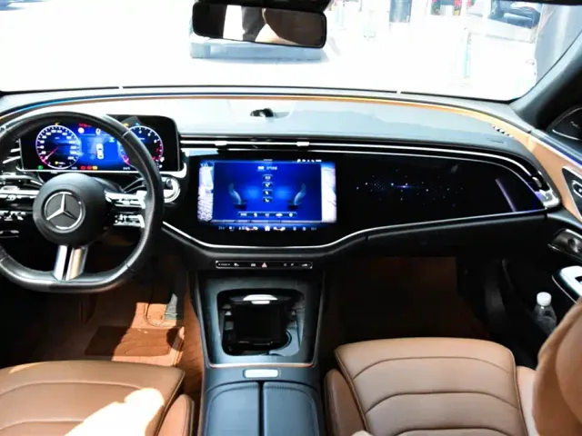 Mercedes-Benz E-Class — Фото автомобиля 17