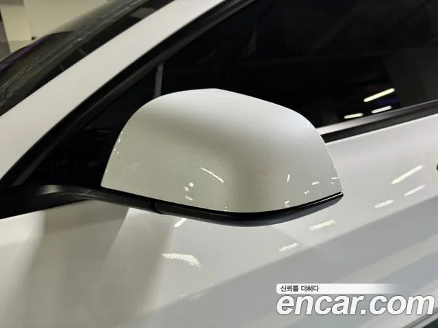 Tesla Model 3 — Фото автомобиля 10