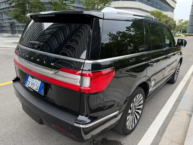 Lincoln Navigator — Фото автомобиля 9