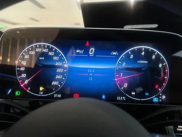 Mercedes-Benz E-Class — Фото автомобиля 6