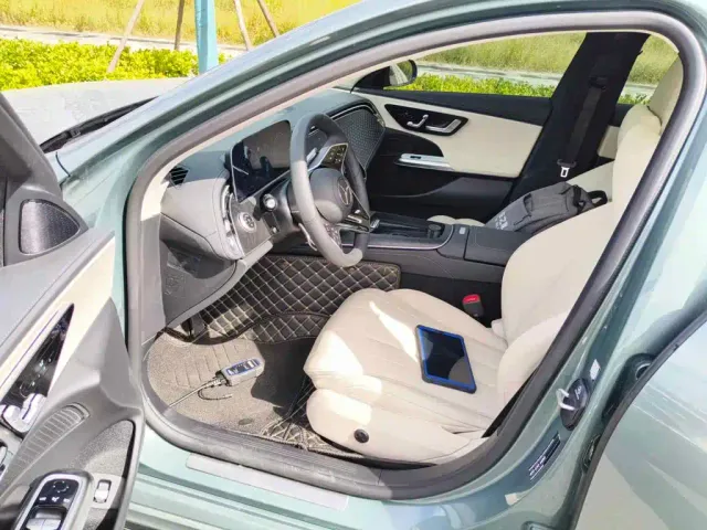 Mercedes-Benz E-Class — Фото автомобиля 8