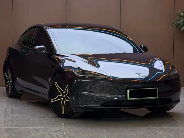 Tesla Model 3 — Фото автомобиля 2