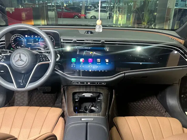Mercedes-Benz E-Class — Фото автомобиля 7
