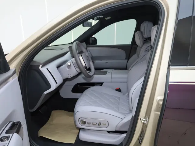 Li Auto L9 — Фото автомобиля 22