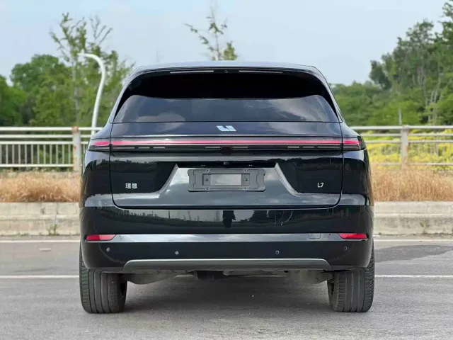 Li Auto L7 — Фото автомобиля 8