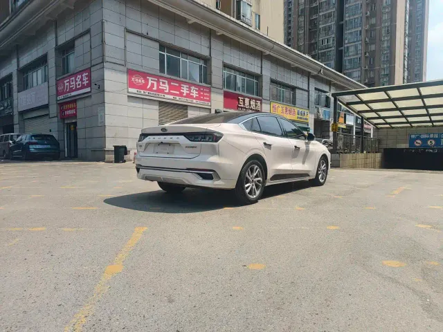 Ford Mondeo — Фото автомобиля 10