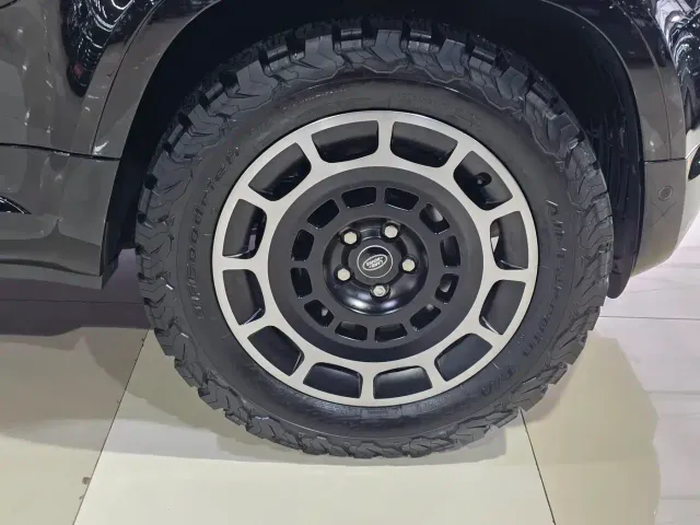 Land Rover Defender — Фото автомобиля 30