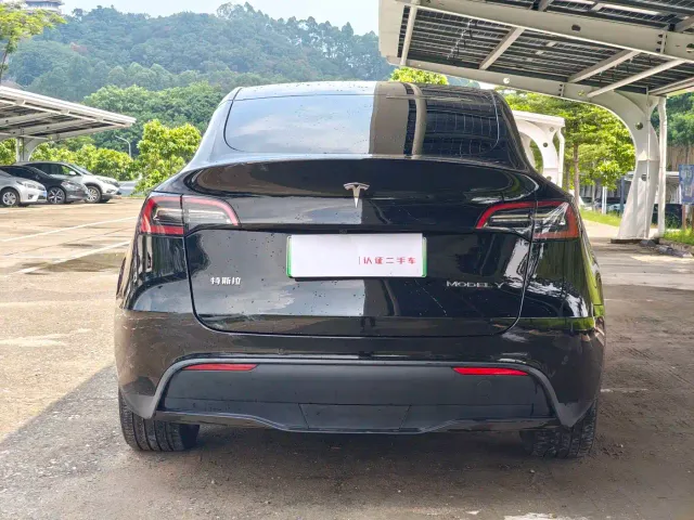 Tesla Model Y — Фото автомобиля 6
