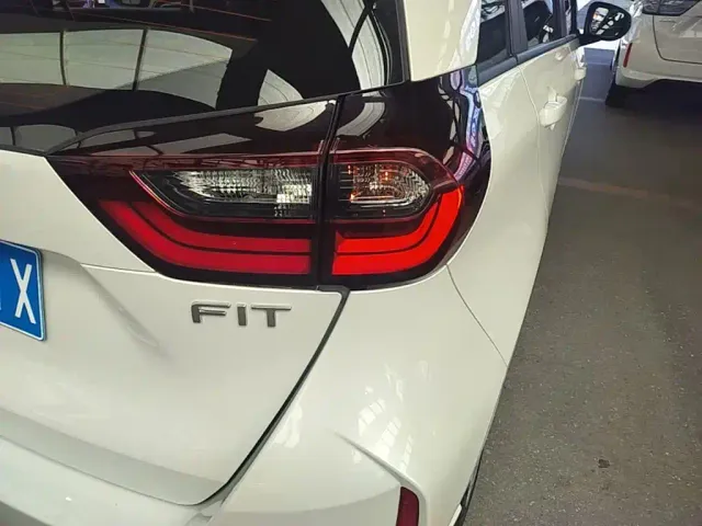 Honda Fit — Фото автомобиля 7