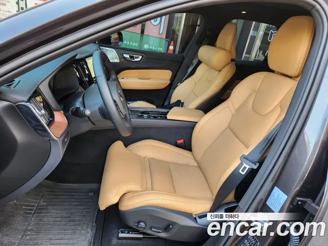 Вольво XC60 — Фото автомобиля 10