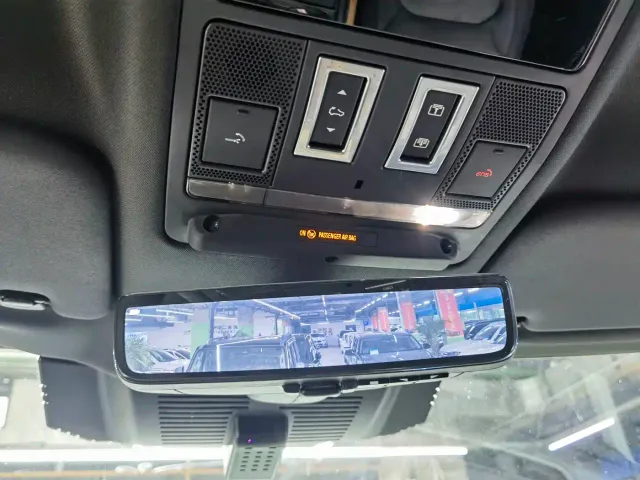 Land Rover Defender — Фото автомобиля 12