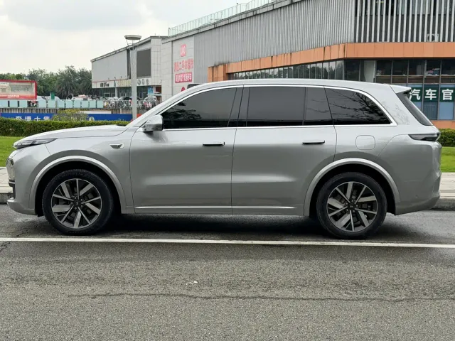 Li Auto L8 — Фото автомобиля 10