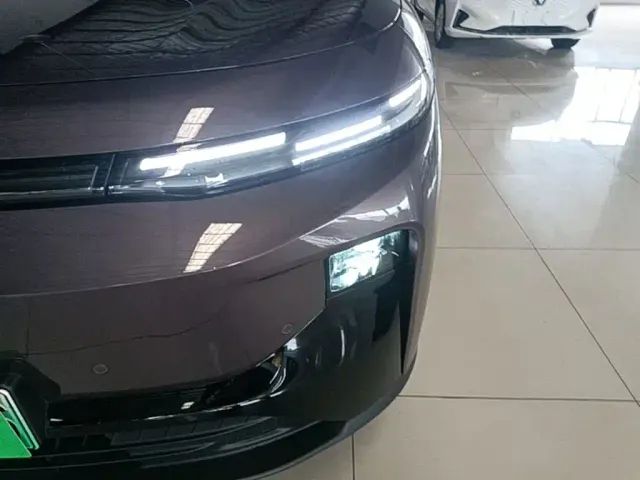 Leapmotor B10 — Фото автомобиля 22