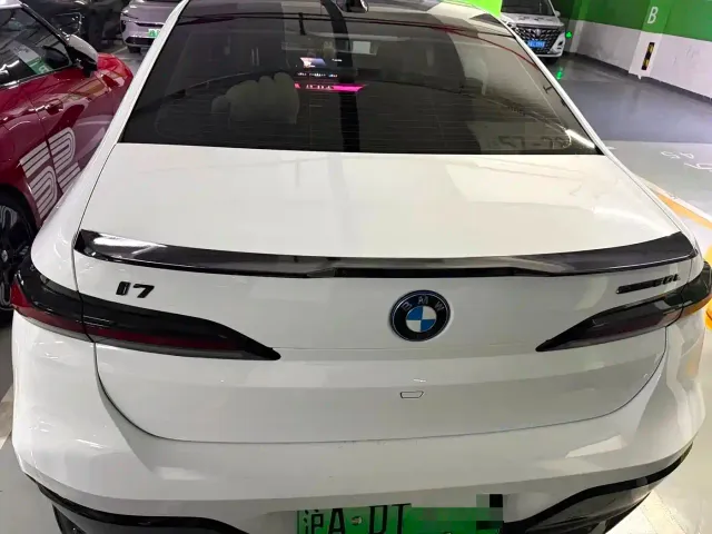 BMW i7 — Фото автомобиля 3