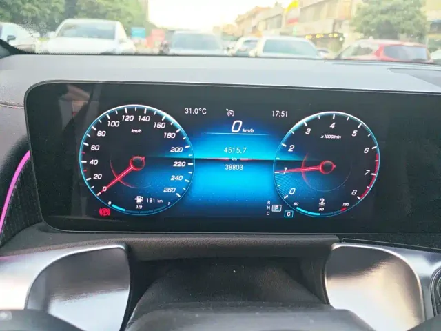 Mercedes-Benz GLB-Class — Фото автомобиля 12