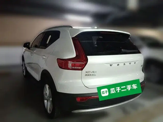 Volvo XC40 — Фото автомобиля 4