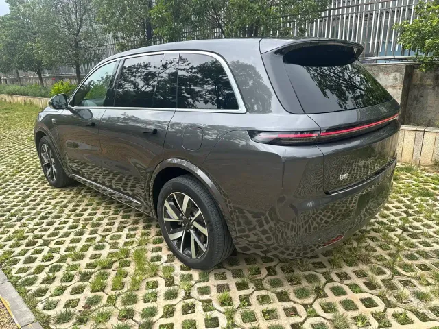 Li Auto L8 — Фото автомобиля 9