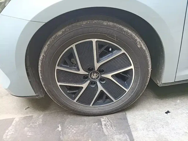 BYD Qin L — Фото автомобиля 22