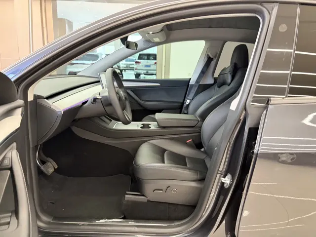 Tesla Model Y — Фото автомобиля 19