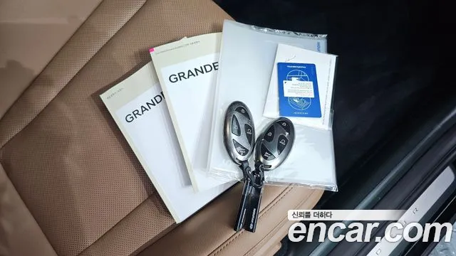 Hyundai Grandeur Grandeur (GN7) 2.5 Бензин 2WD — Фото автомобиля 17