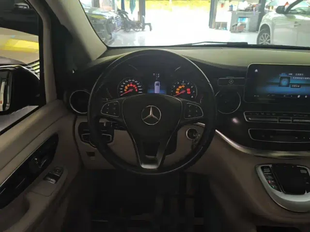 Mercedes-Benz V-Class — Фото автомобиля 10