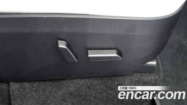 Tesla Model Y — Фото автомобиля 30