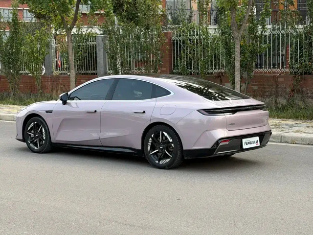 Geely Galaxy E8 — Фото автомобиля 4