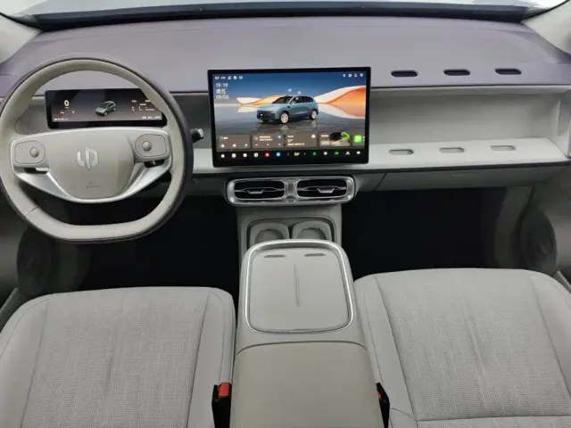Leapmotor B10 — Фото автомобиля 12