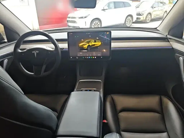 Tesla Model Y — Фото автомобиля 9