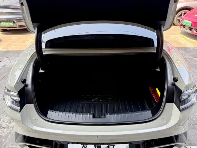 Xiaomi SU7 — Фото автомобиля 22