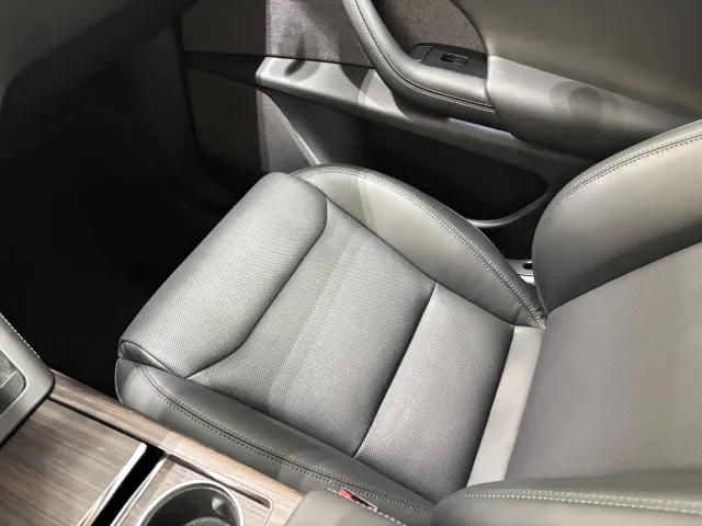 Tesla Model X — Фото автомобиля 13