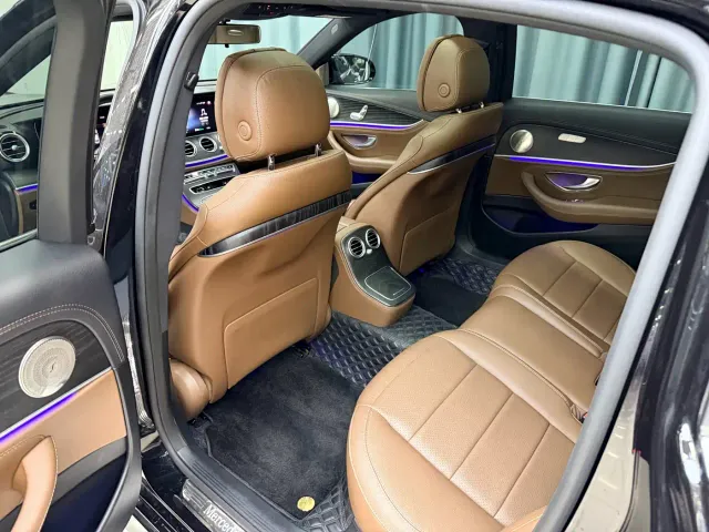 Mercedes-Benz E-Class — Фото автомобиля 11