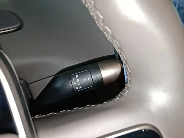 Li Auto i8 — Фото автомобиля 13