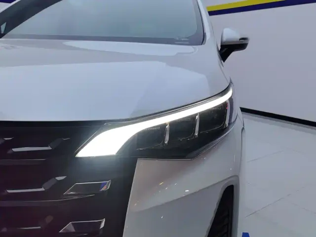 GAC Trumpchi M6 — Фото автомобиля 5