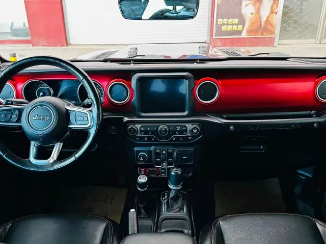 Jeep Wrangler — Фото автомобиля 11