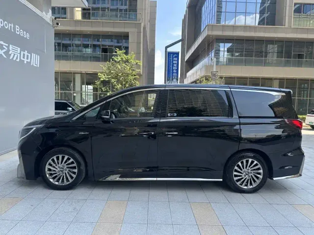 GAC Trumpchi M8 — Фото автомобиля 3