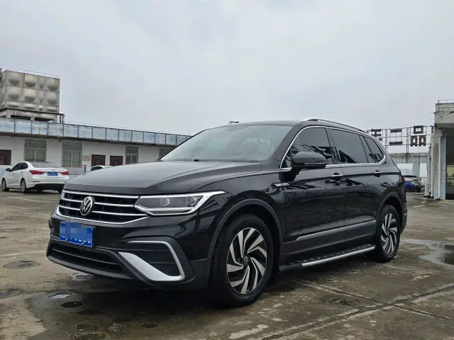 Фотография автомобиля — Volkswagen Tiguan L