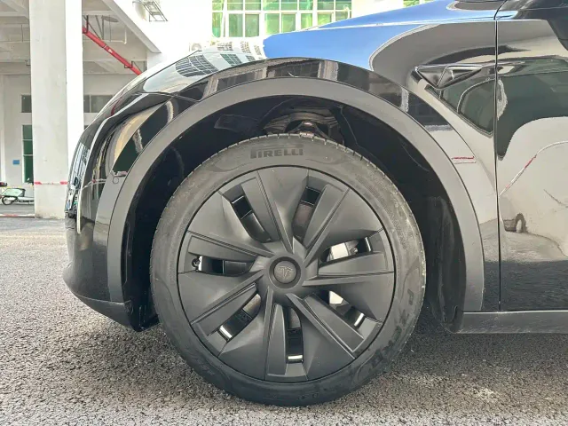 Tesla Model Y — Фото автомобиля 23