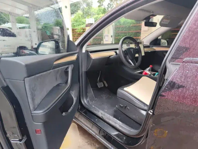 Tesla Model Y — Фото автомобиля 17