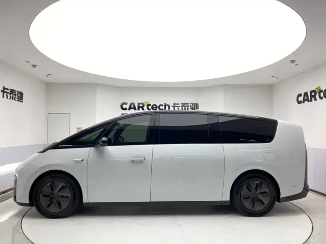 Li Auto MEGA — Фото автомобиля 8