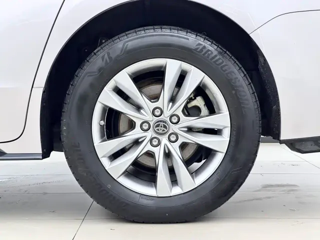 Toyota Sienna — Фото автомобиля 17