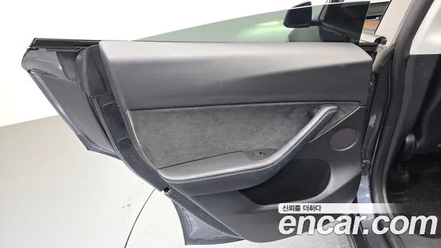 Tesla Model Y — Фото автомобиля 25