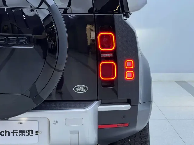Land Rover Defender — Фото автомобиля 4
