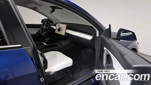 Tesla Model Y — Фото автомобиля 10