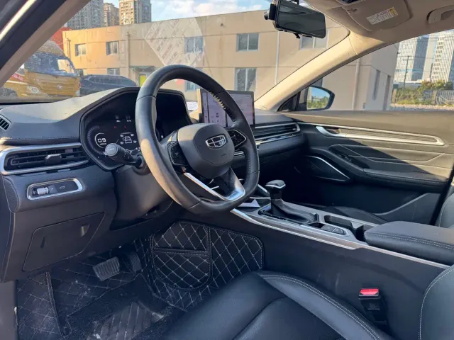 Geely Emgrand — Фото автомобиля 3