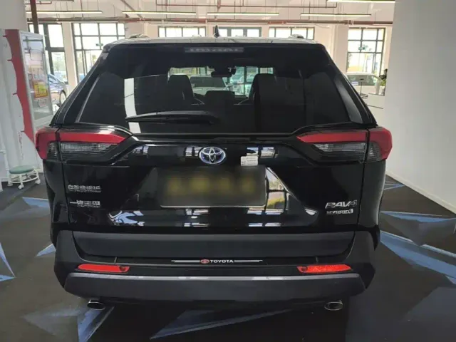 Toyota RAV4 — Фото автомобиля 5