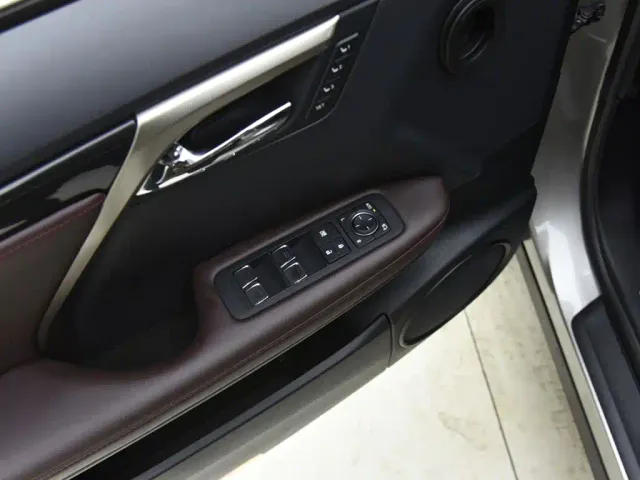 Lexus RX — Фото автомобиля 8