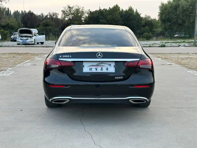 Mercedes-Benz E-Class — Фото автомобиля 5